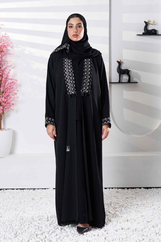 عباية سوداء فاخرة بتدخيلات تطريز وهدب كرستال